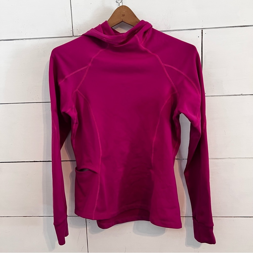 SUGOI Magenta Hooded Thermal Top. Size Small.